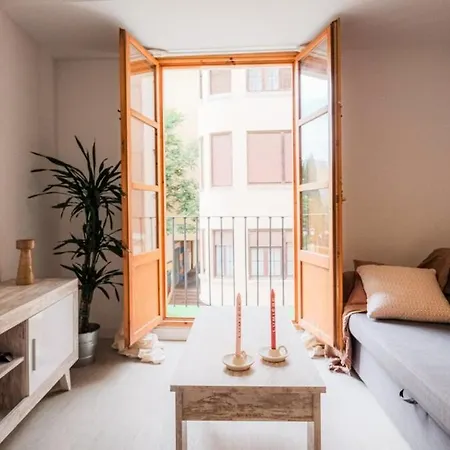 Apartmán Loft Loarre Estudio Premium Renovado 5 Pax *